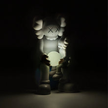 Load image into Gallery viewer, HOLIDAY THAILAND - Figure (Grey)
